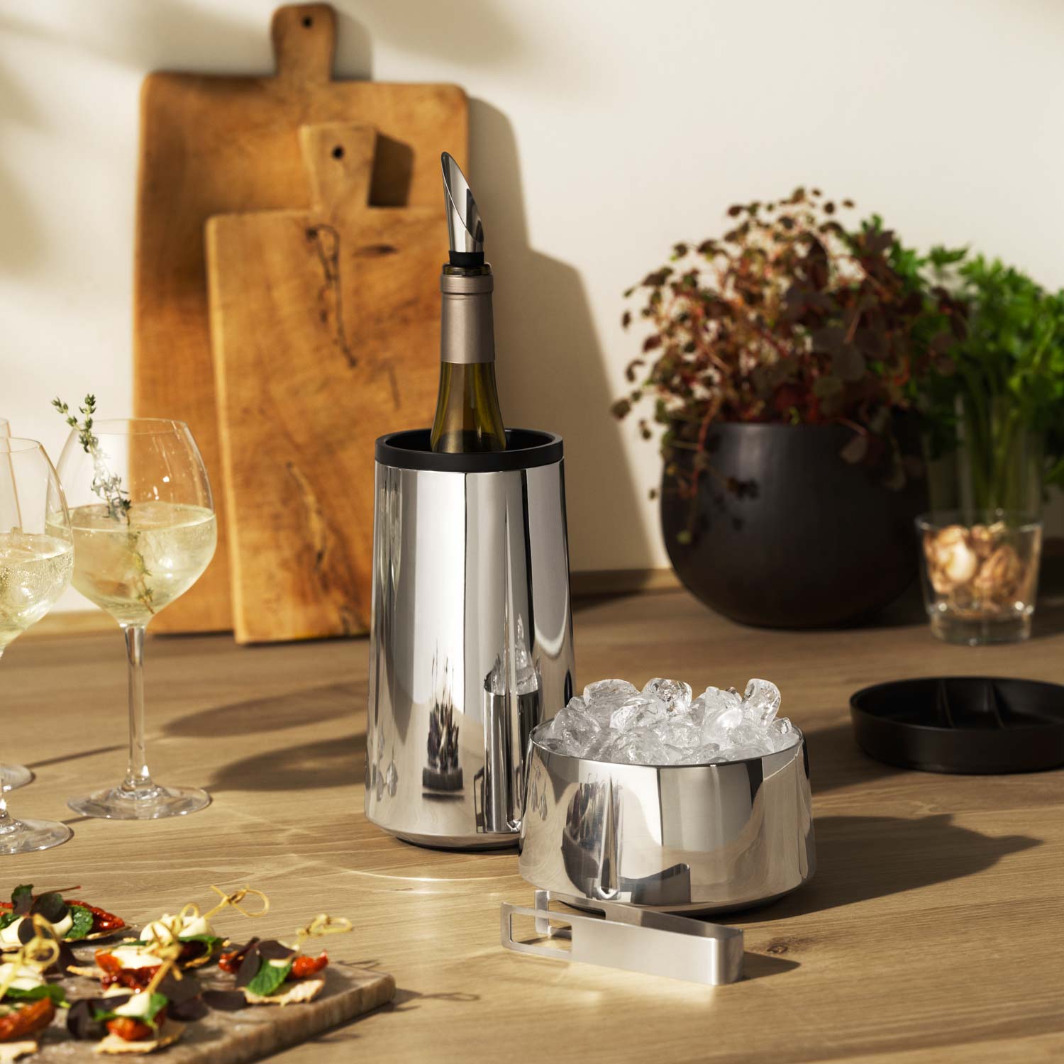 Weinkuehler_Grand_Cru5 Weinkühler aus Edelstahl von Rosendahl mit Eisbehälter