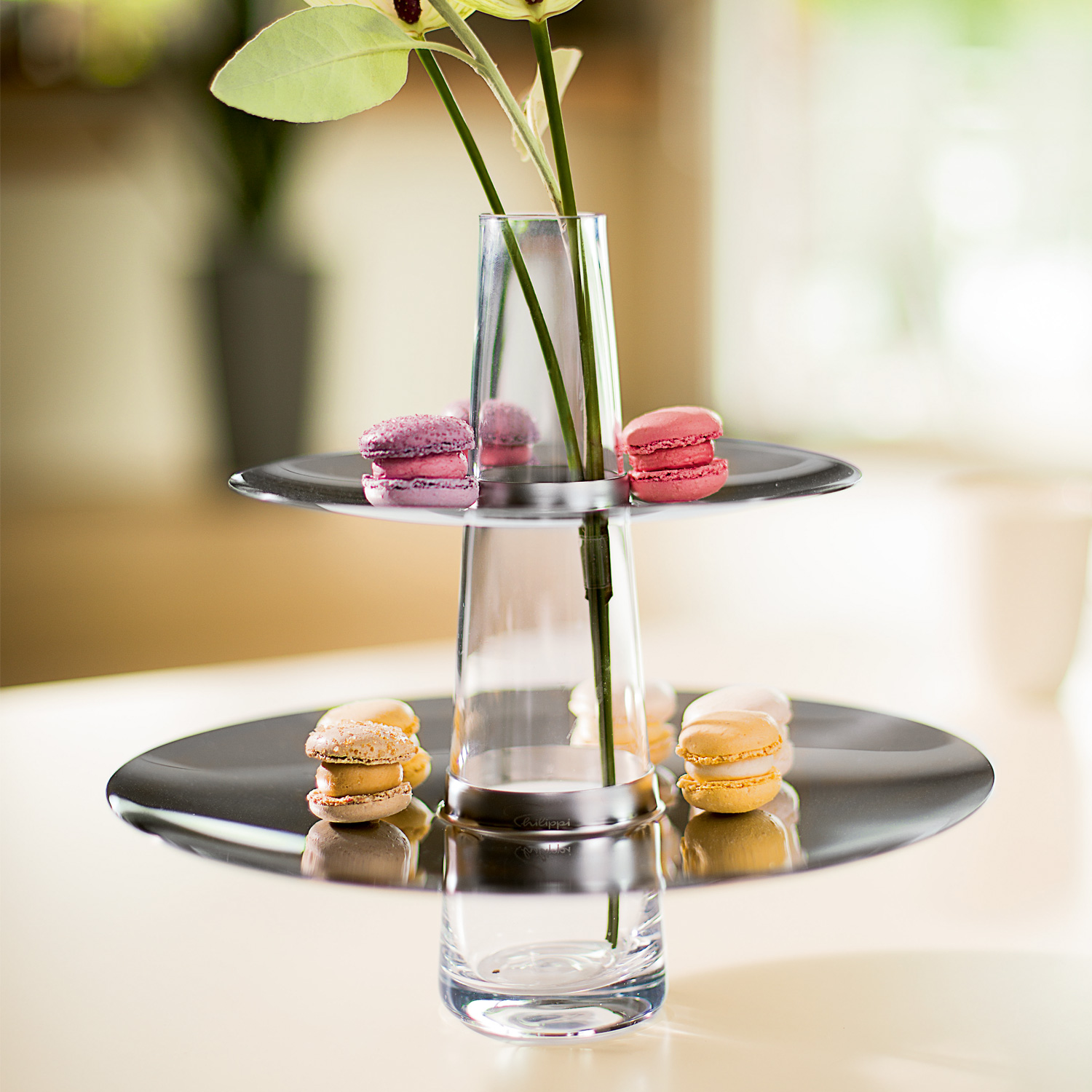129012_FONTAINE_Etagere_Vase_mood Etagere aus Glas und Edelstahl mit Blumen