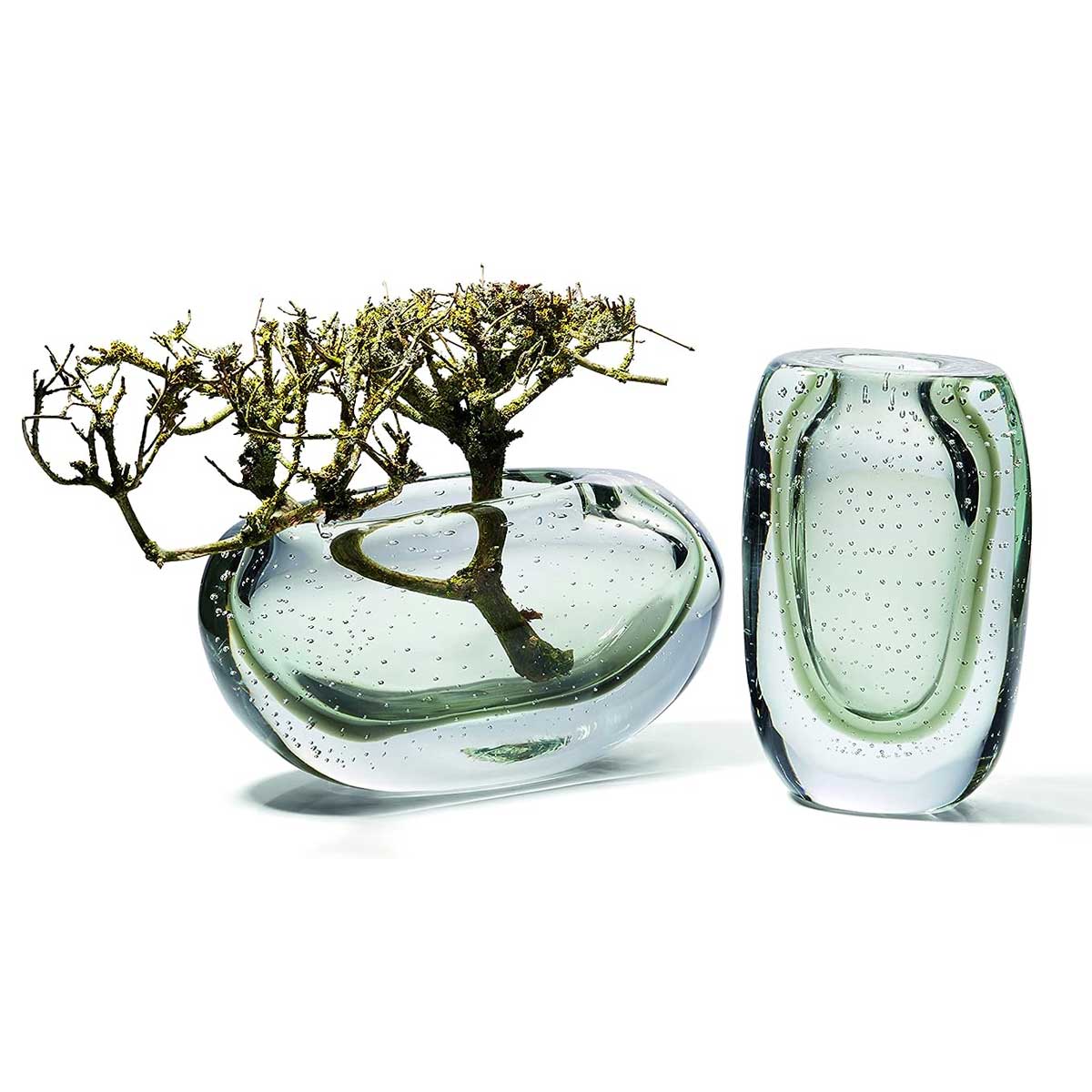 glaswase_107015_AMARA_glaskunst_3 Mundgeblasene Blumenvase in dezentem Grün