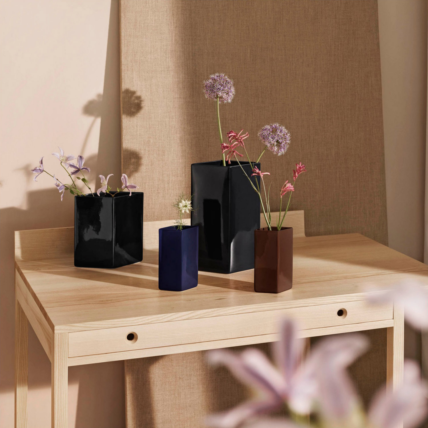 iittala-Ruutu-Keramikvase-225-mm-schwarz-2