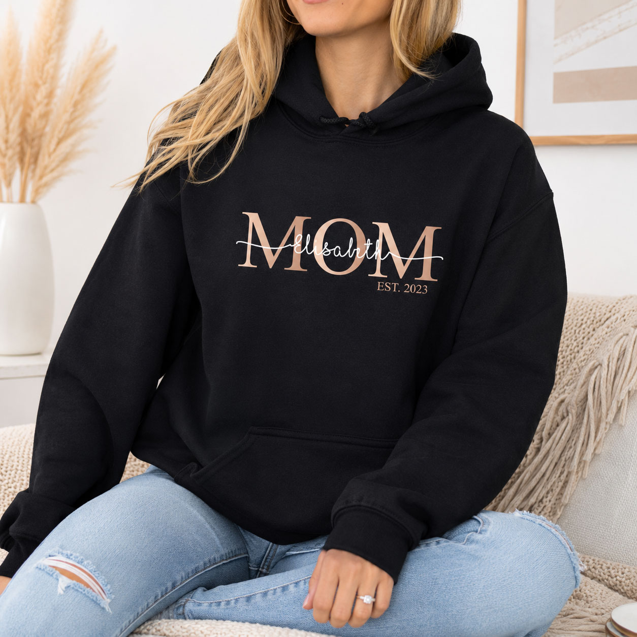 Personalisierter MOM Hoodie mit Kindernamen & Geburtsjahr – Kapuzenpullover für Mama