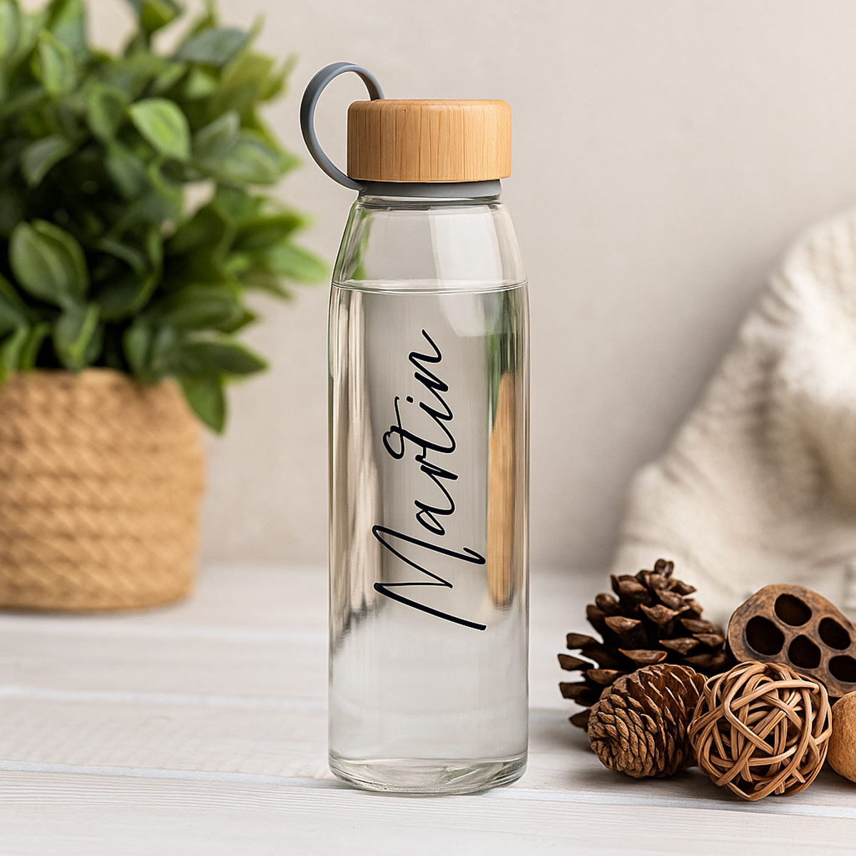 Personalisierte Glasflasche mit Name – 500ml / 750ml | Wunschtext | Geschenkidee | Bambus- oder Edelstahlverschluss
