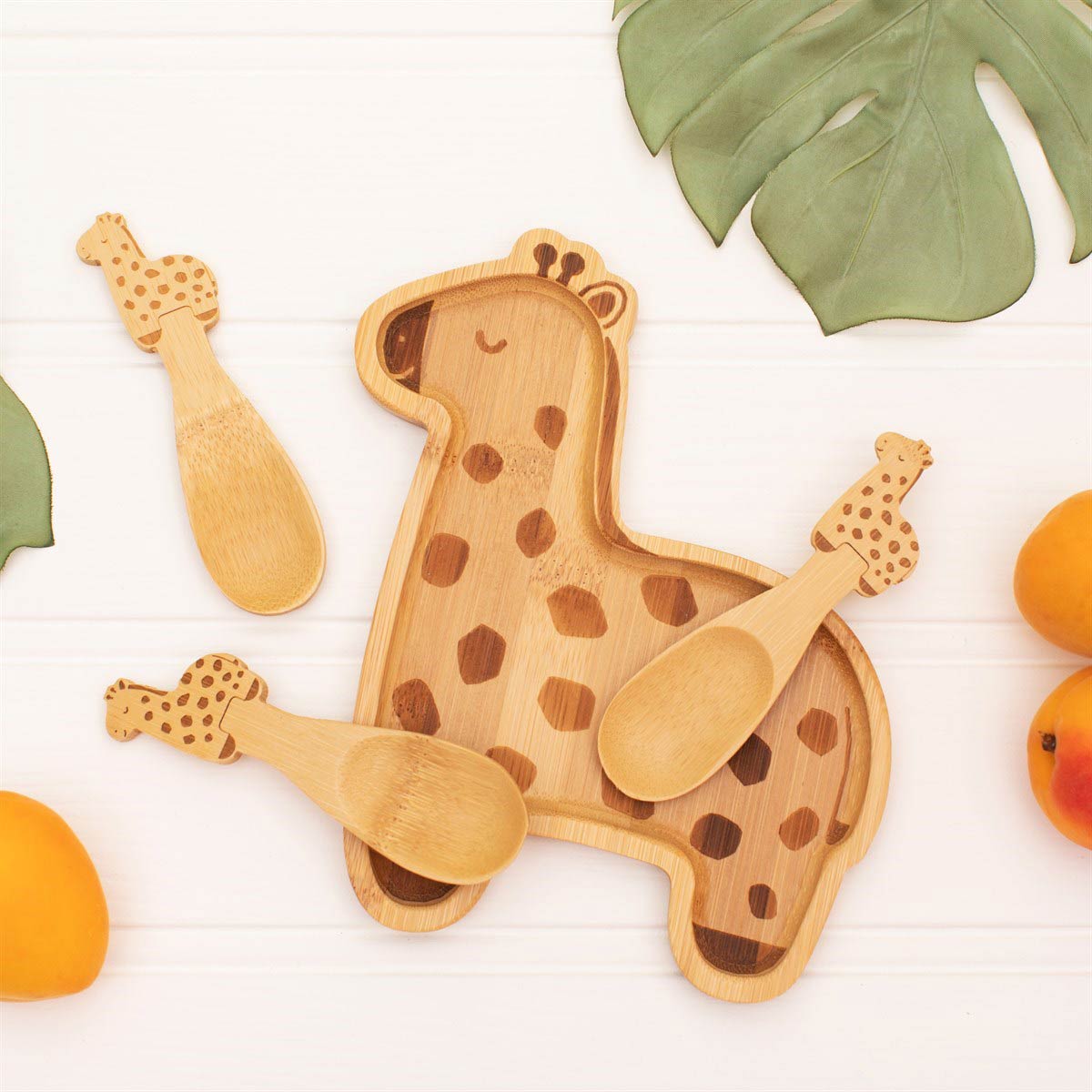 teller_giraffe_sass_2 Baby-Teller aus Bambus Giraffe - mit Löffeln und Dekoration