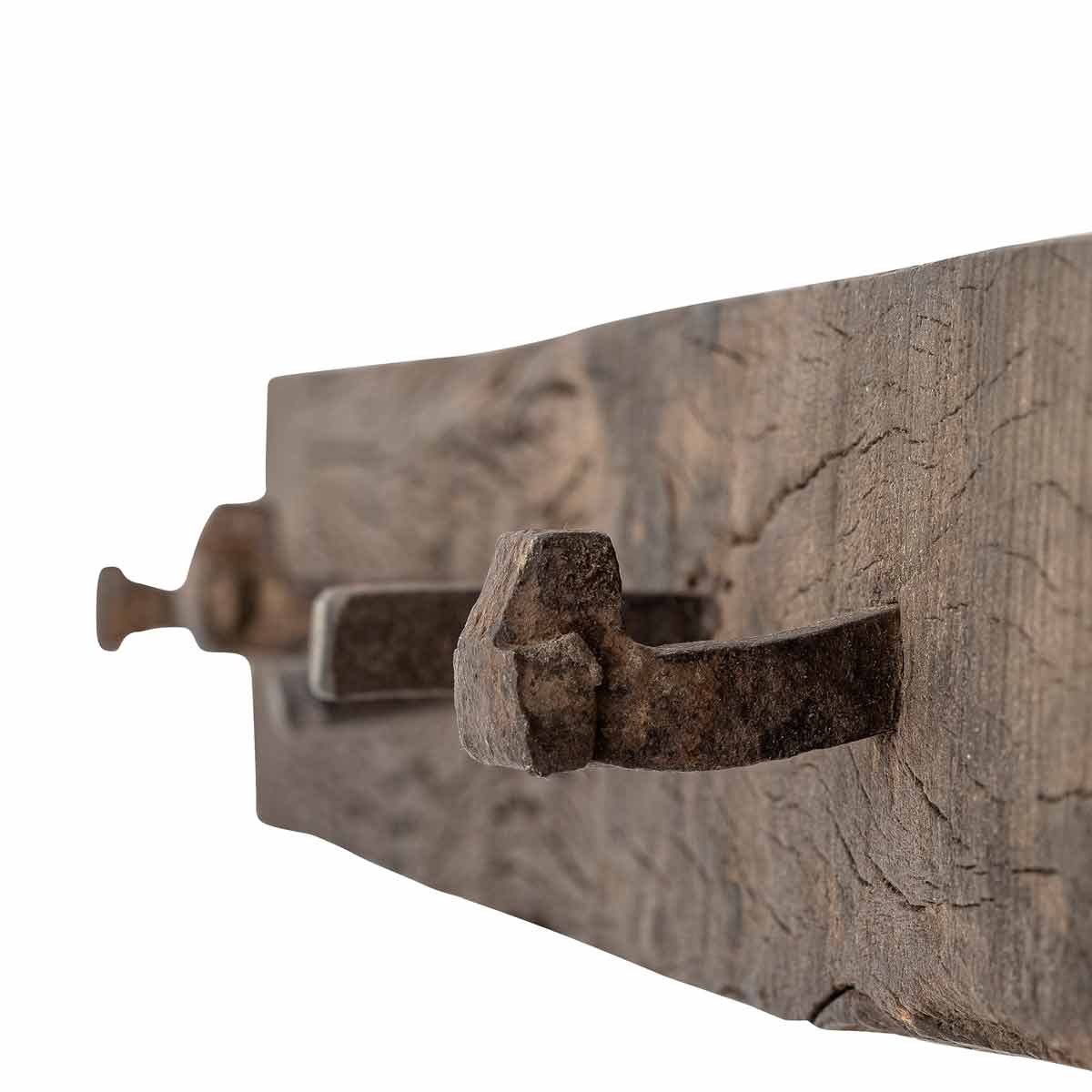Kleiderhaken_recyceltem_Holz_82056549_1 Garderobenleiste aus dunklem Holz mit besonderen Haken - Seitenansicht
