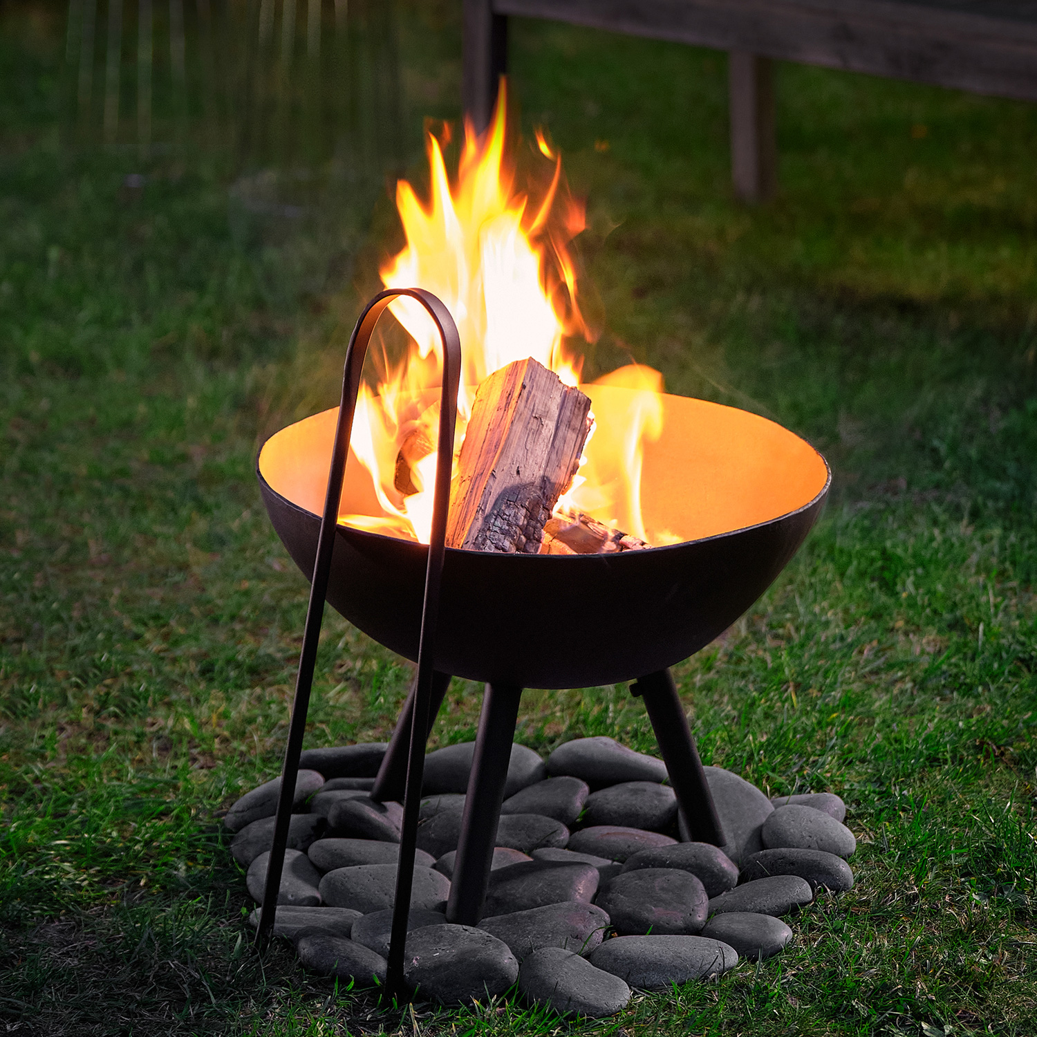 Grillschale mit Feuer