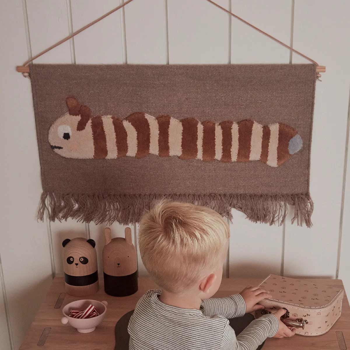 wandbehang_raupe_oyoy_2 OYOY - Kinderzimmer Wandteppich