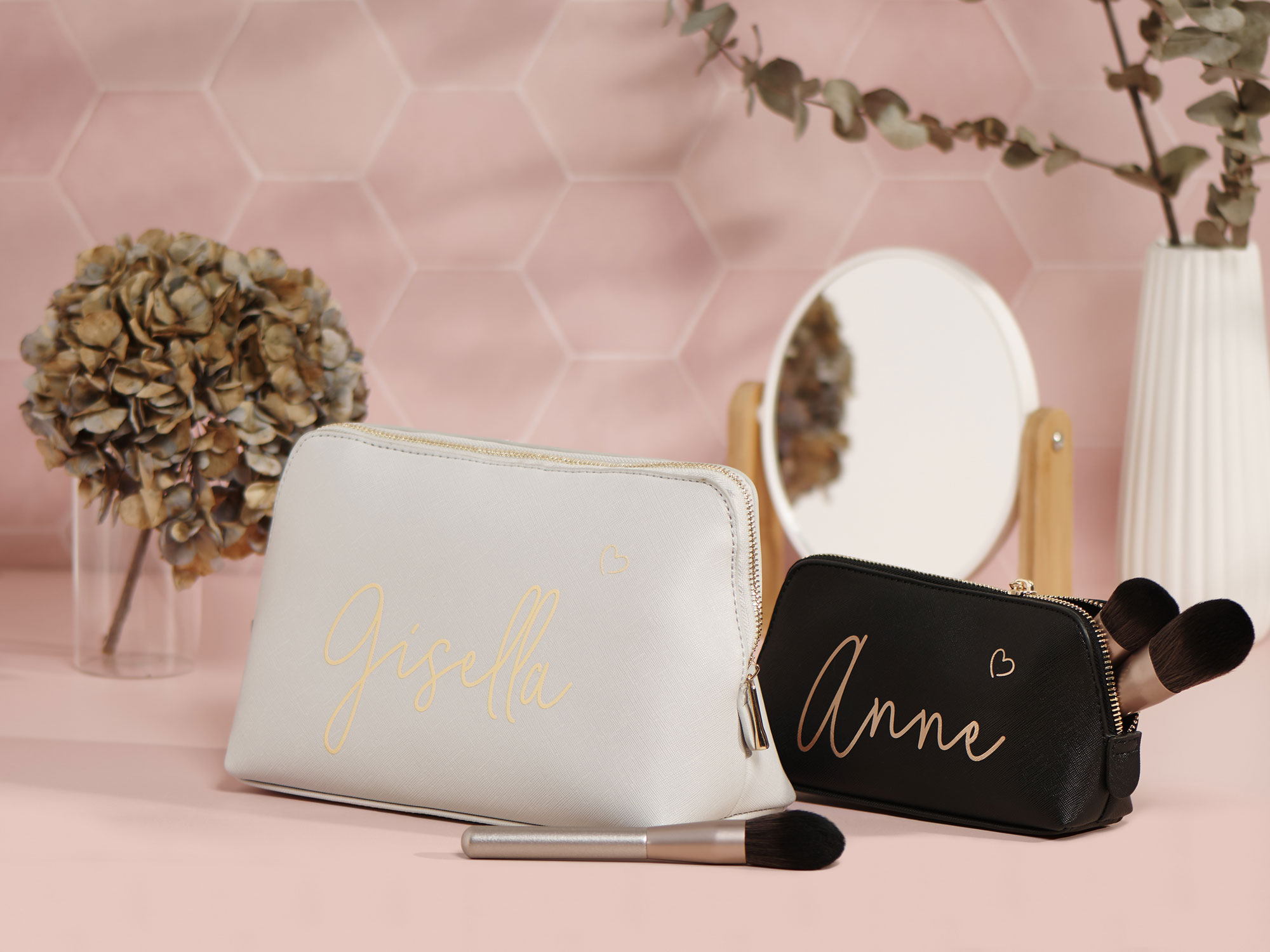 Kosmetiktasche_Name_1 Personalisierte Kosmetiktasche mit Herz - Set