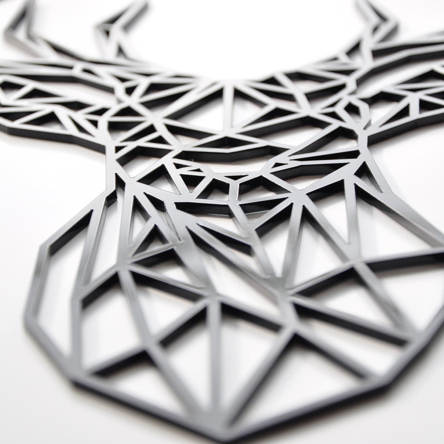 Hirsch_Polygon-3 Hirschkopf als stylische Raumgestaltung - Oberfläche