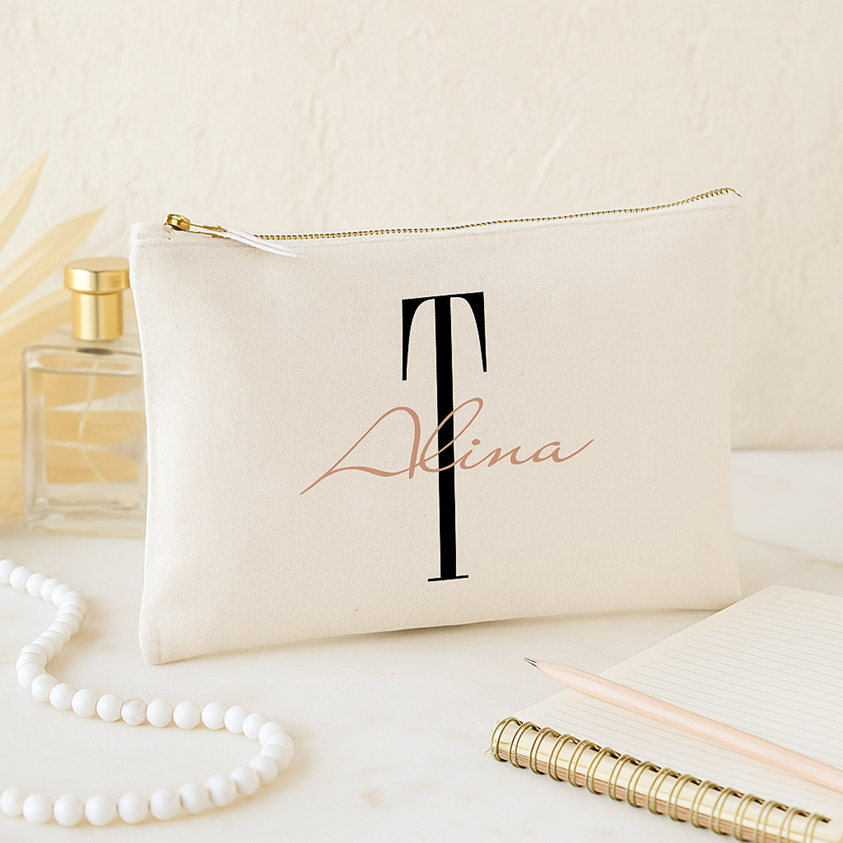 Personalisiertes Canvas-Mäppchen mit Initial & Name – robuste Segeltuch-Tasche mit Vintage-Reißverschluss
