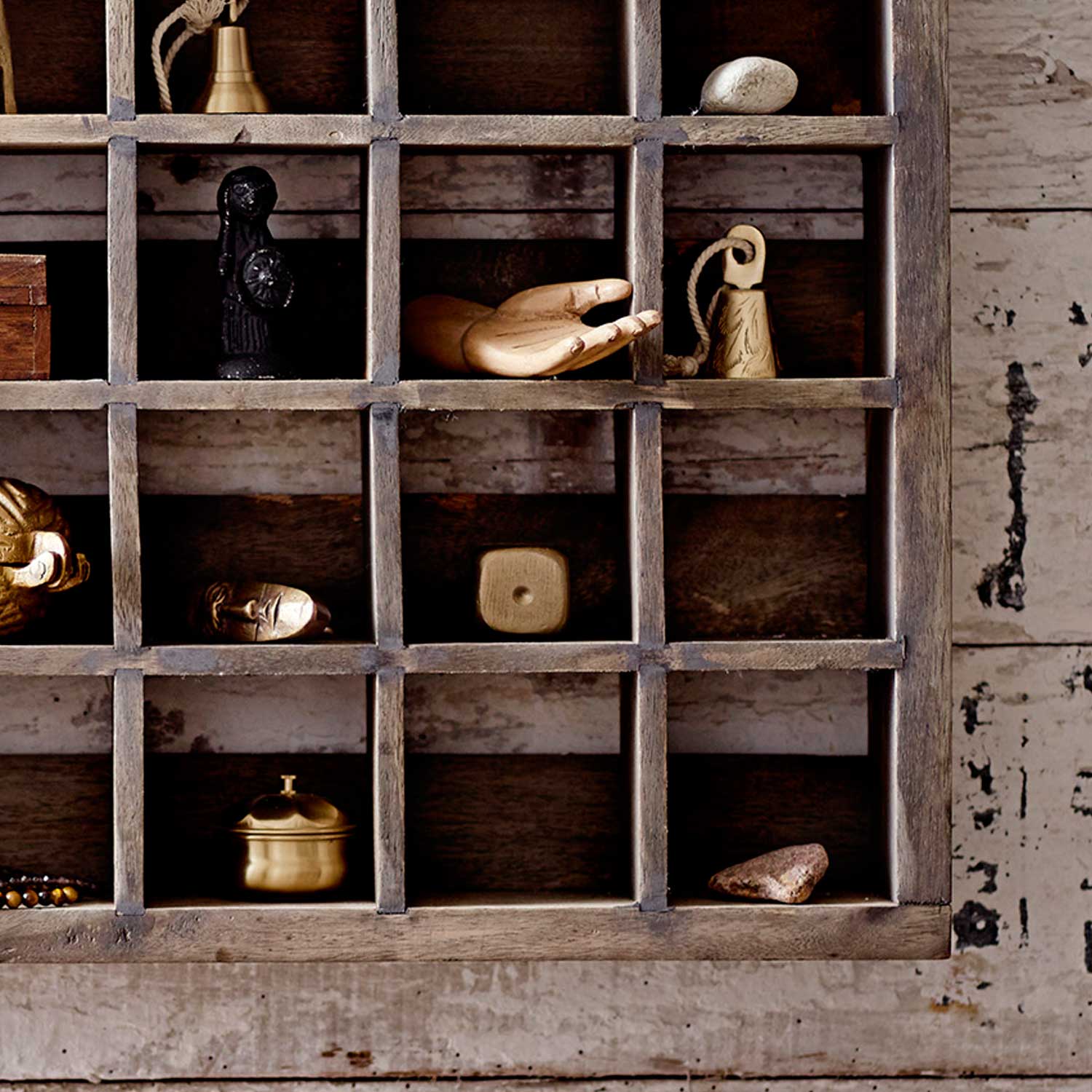 Hand_als_Schmuckstaender_82049852_6 Dekorative Hand aus Mangoholz - im Sammelregal