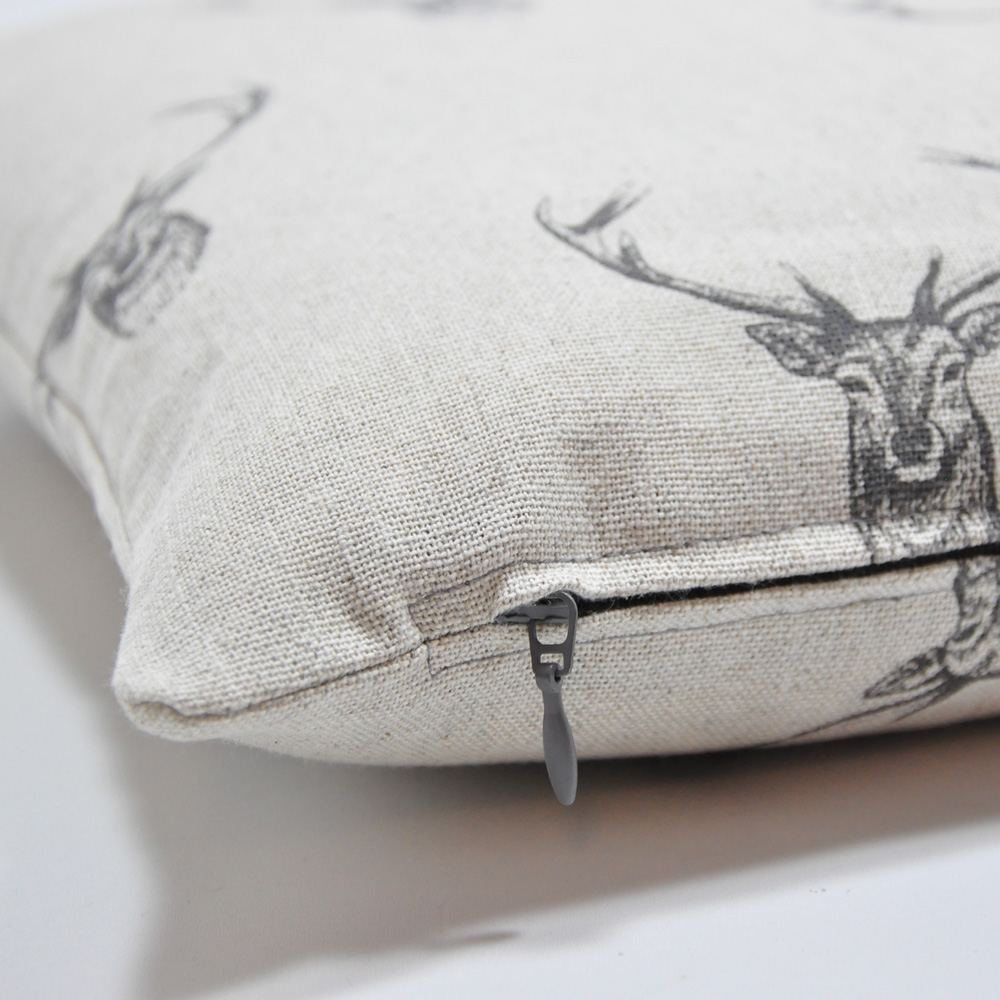 Dekokissen-mit-Hirschkopf-3 Dekokissen mit Hirschkopf, Hirsch-Kissen - Reißverschluss