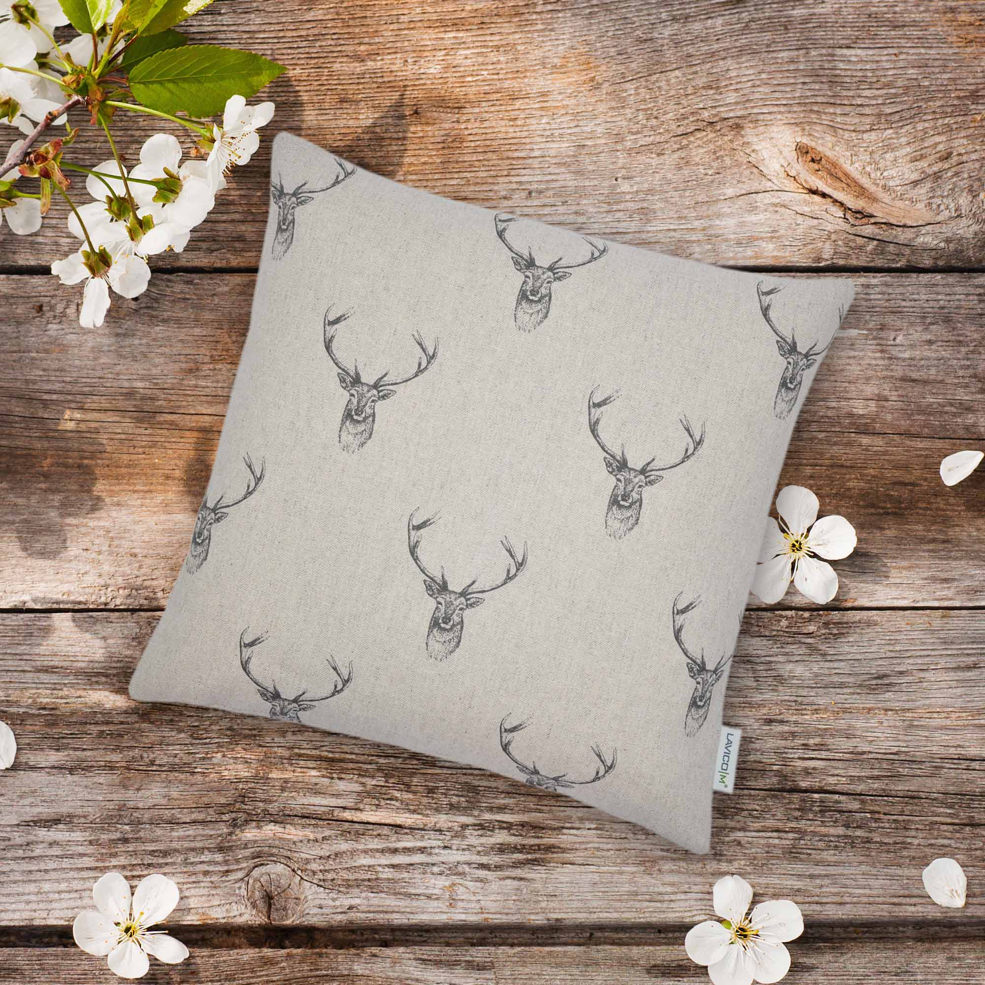 Dekokissen-mit-Hirschkopf-2 Kissen mit Hirsch, Dekokissen mit Hirschkopf, Couchkissen mit Hirschmotiv, Hirsch-Kissen