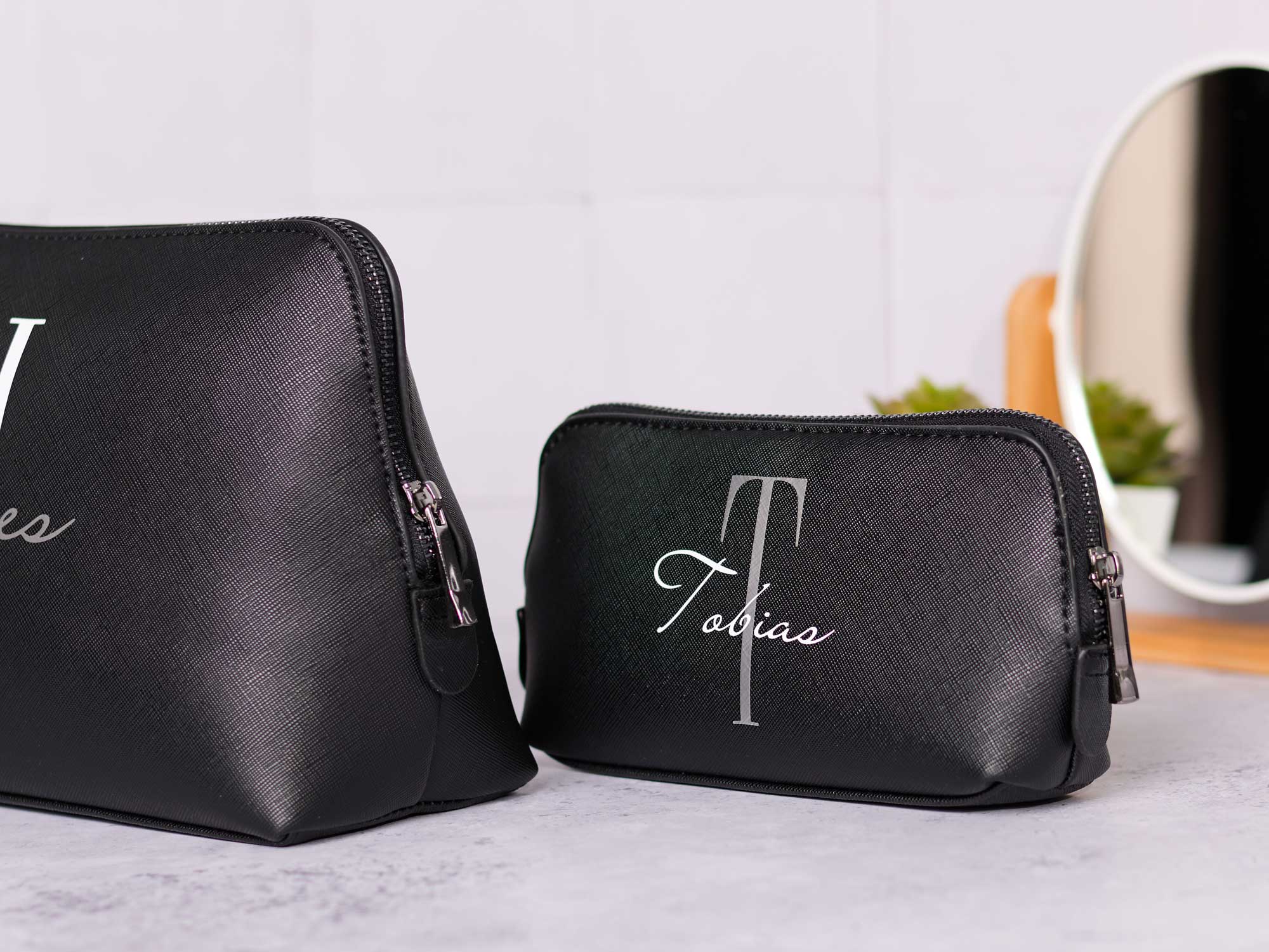 Kulturtasche_Herren_Initial_4 Personalisierter Kulturbeutel für Herren - kleine Tasche