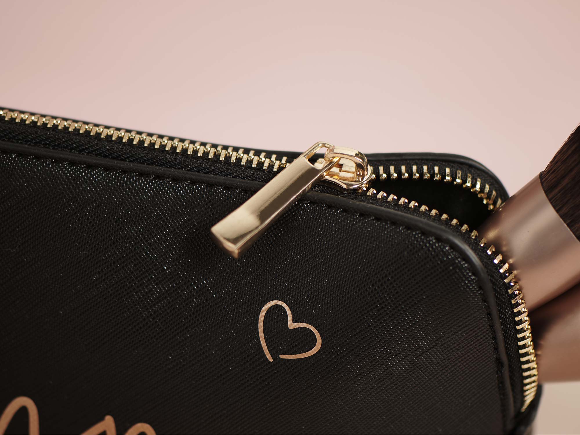 Kosmetiktasche_Name_4 Personalisierte Kosmetiktasche mit Herz - Reißverschluss
