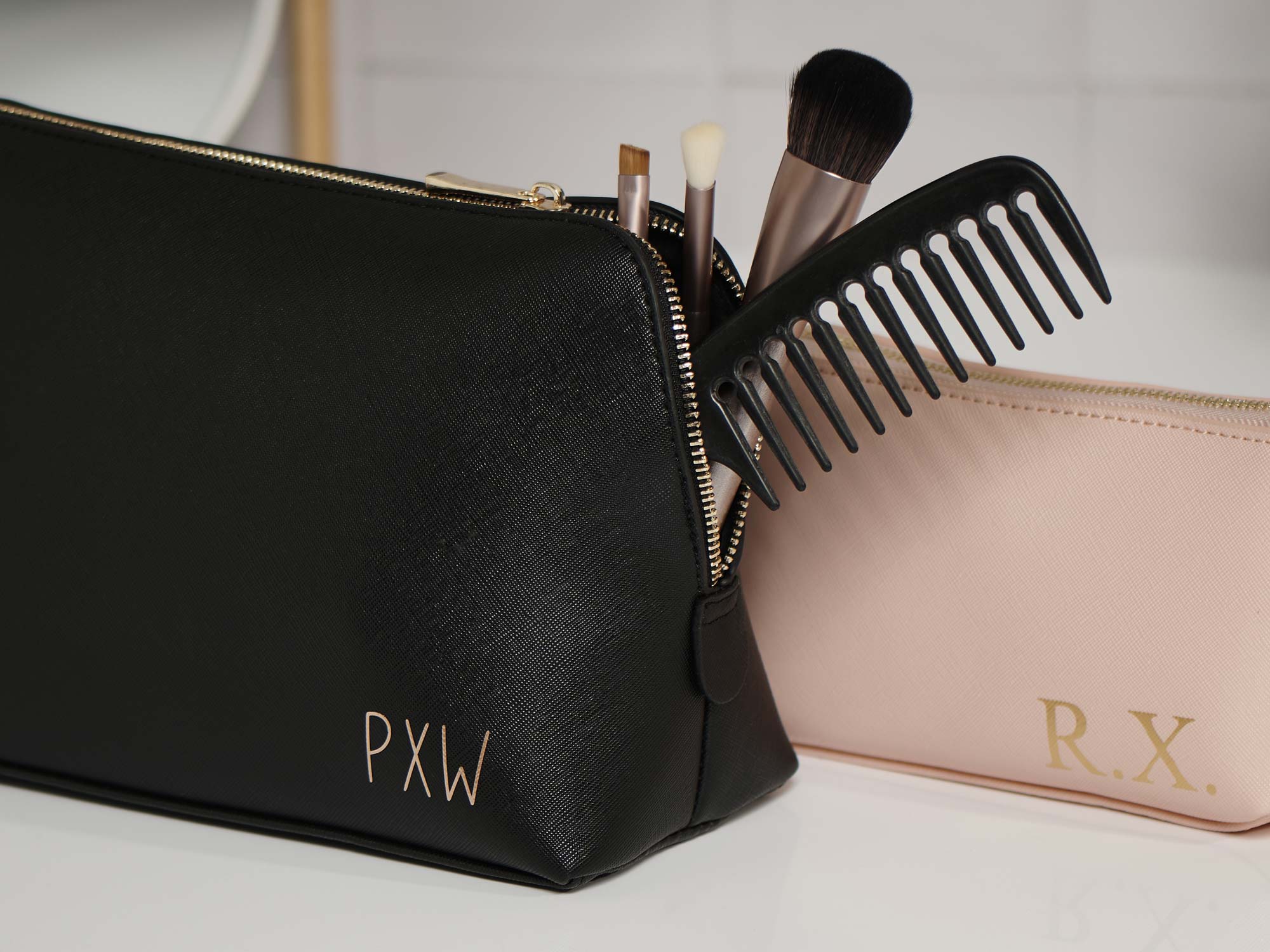 Kosmetiktasche_Damen_Monogramm_3 Personalisierte Kosmetiktasche mit Initialen - Reißverschluss