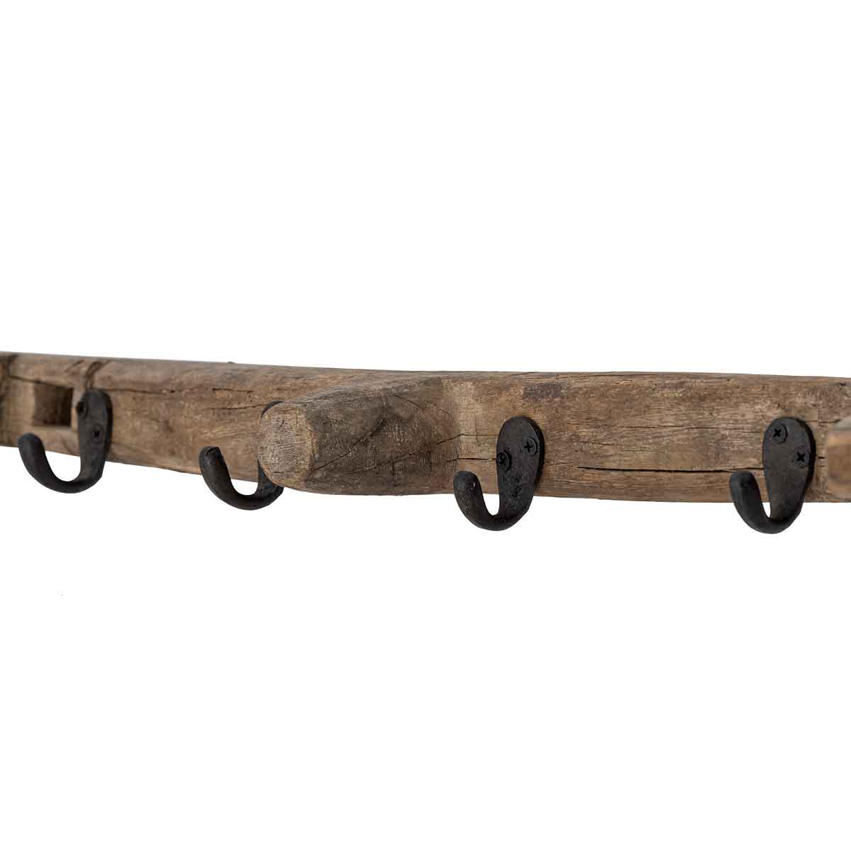 Garderobe_aus_Altholz_82056548_3 Wandgarderobe aus dunklem Holz mit 4 Kleiderhaken - Nahaufnahme