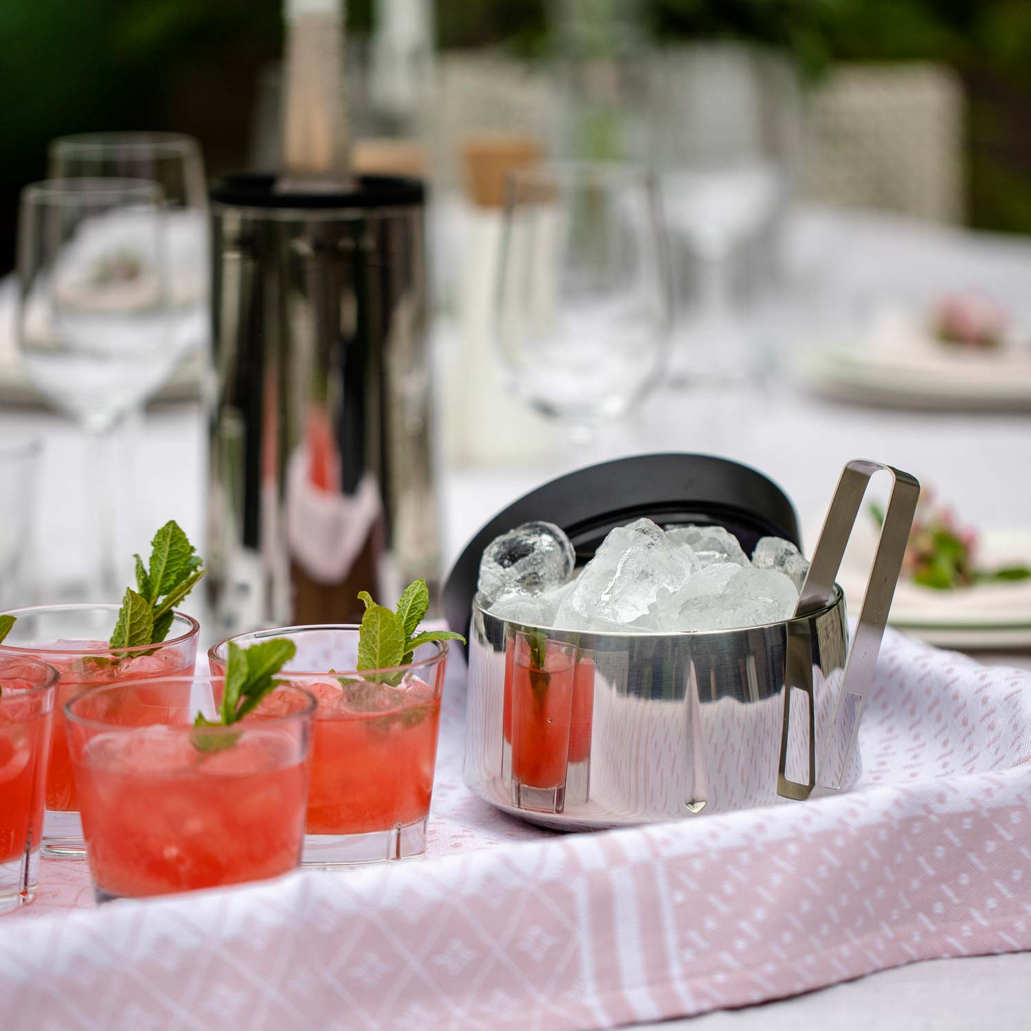 Eisbehaelter_Grand_Cru_Rosendahl8 Grand Cru Eisbehälter von Rosendahl mit Cocktail