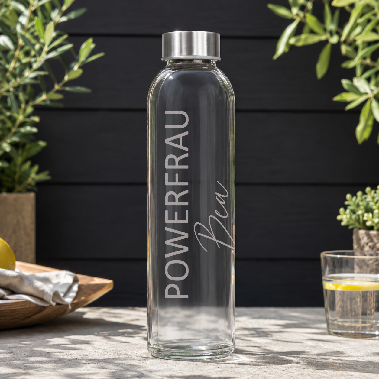 Personalisierte Trinkflasche aus Glas mit Name, Gravur & Edelstahldeckel