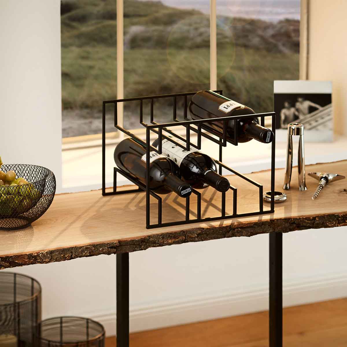 236005_CUBO-Weinregal_1200 Weinflaschenhalter aus Stahl im Wohnzimmer