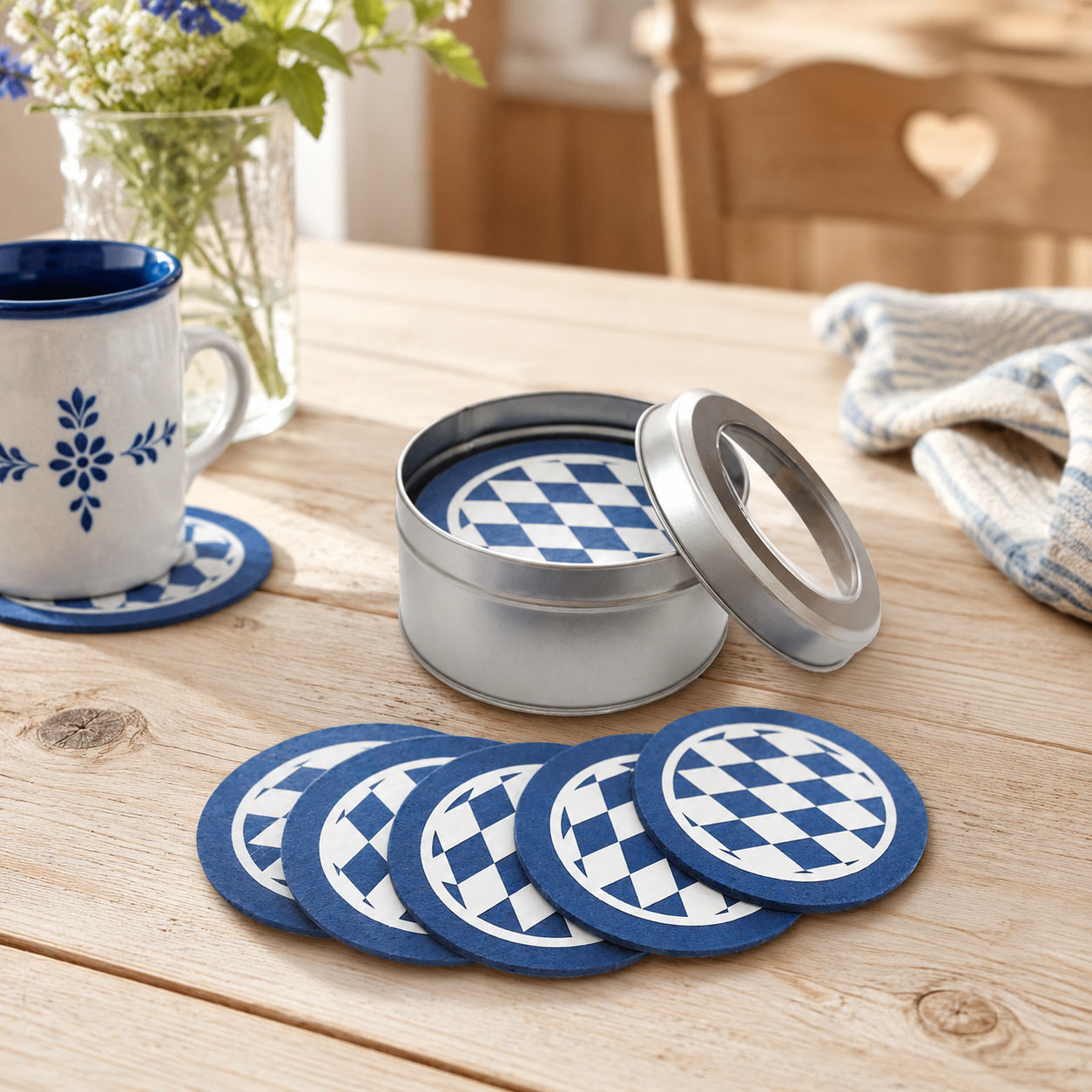 Bayerische Filzuntersetzer Blau Weiß aus Wollfilz mit Rautenmuster