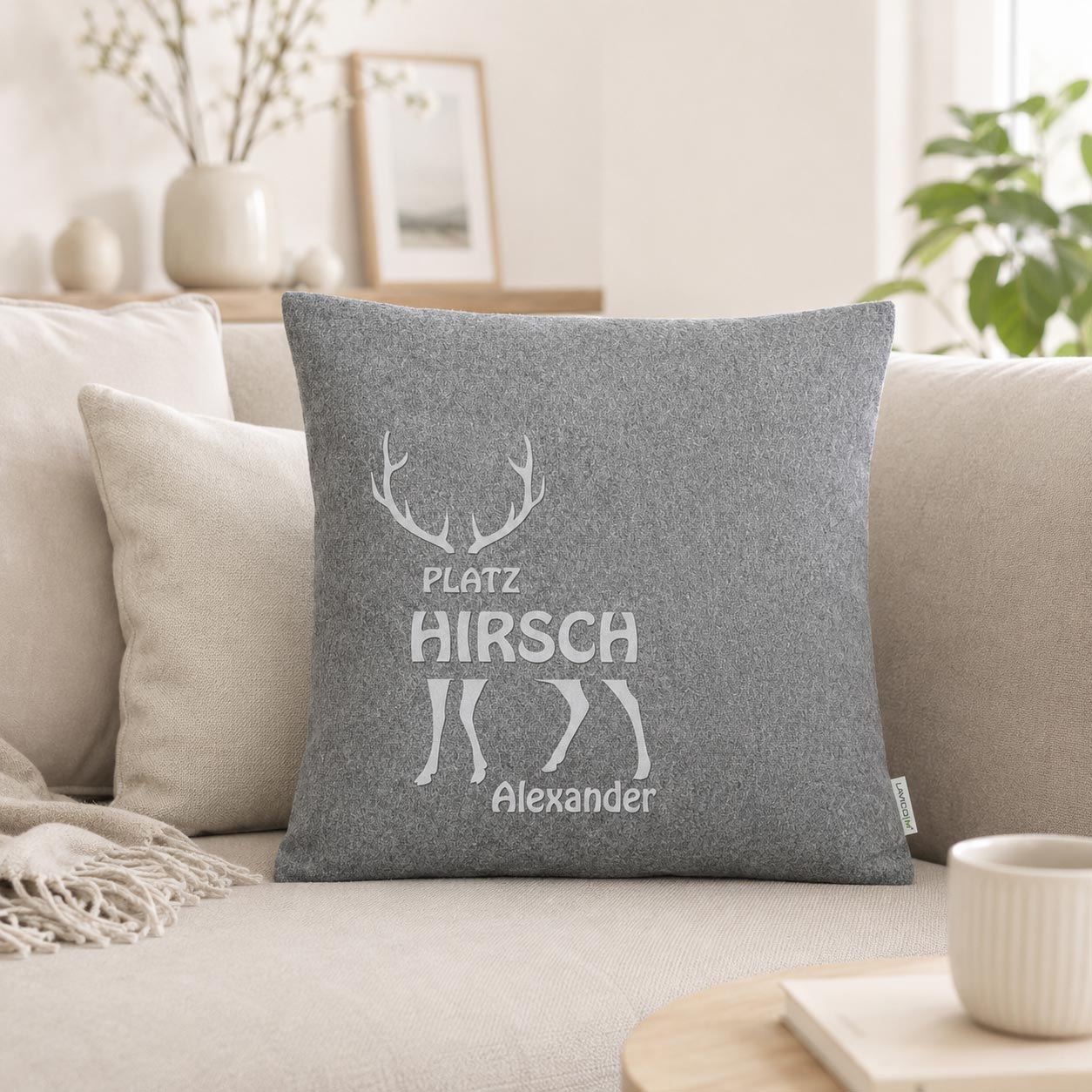 Personalisiertes Filzkissen Platzhirsch mit Wunschname Hirsch Dekokissen 40x40 cm