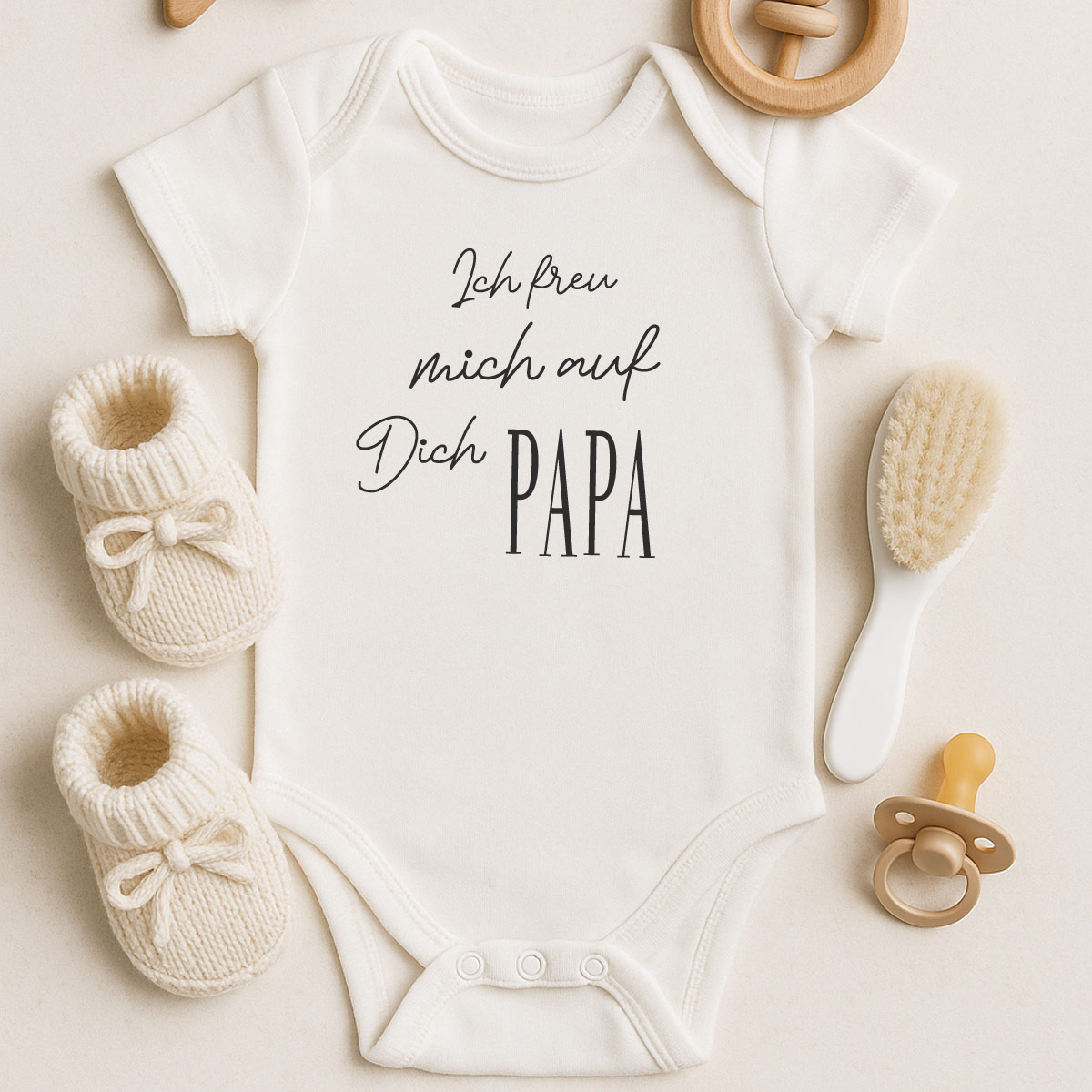 Babybody "Ich freu mich auf Dich PAPA" | Schwangerschaftsverkündung | Geschenk für werdende Väter | Bio-Baumwolle & Fairtrade Babybody "Ich freu mich auf Dich PAPA" | Schwangerschaftsverkündung | Geschenk für werdende Väter | Bio-Baumwolle & Fairtrade