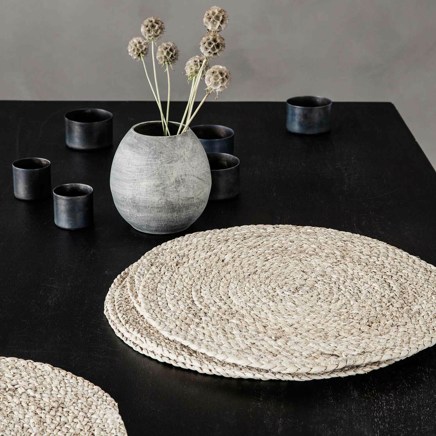 Rundes_Platzset_HD210990104 Rundes und geflochtenes Platzset