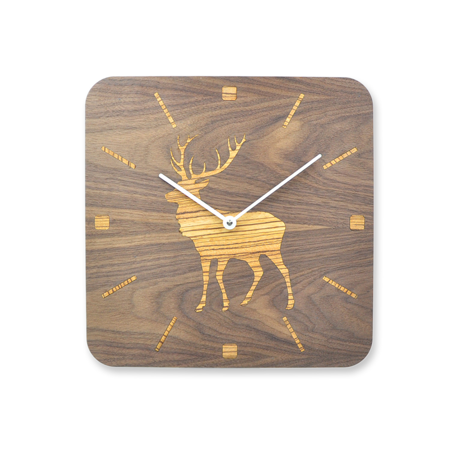 Trendige und zeitlose Wanduhr im Landhaus Style - Quarzuhr aus Holz mit Hirsch