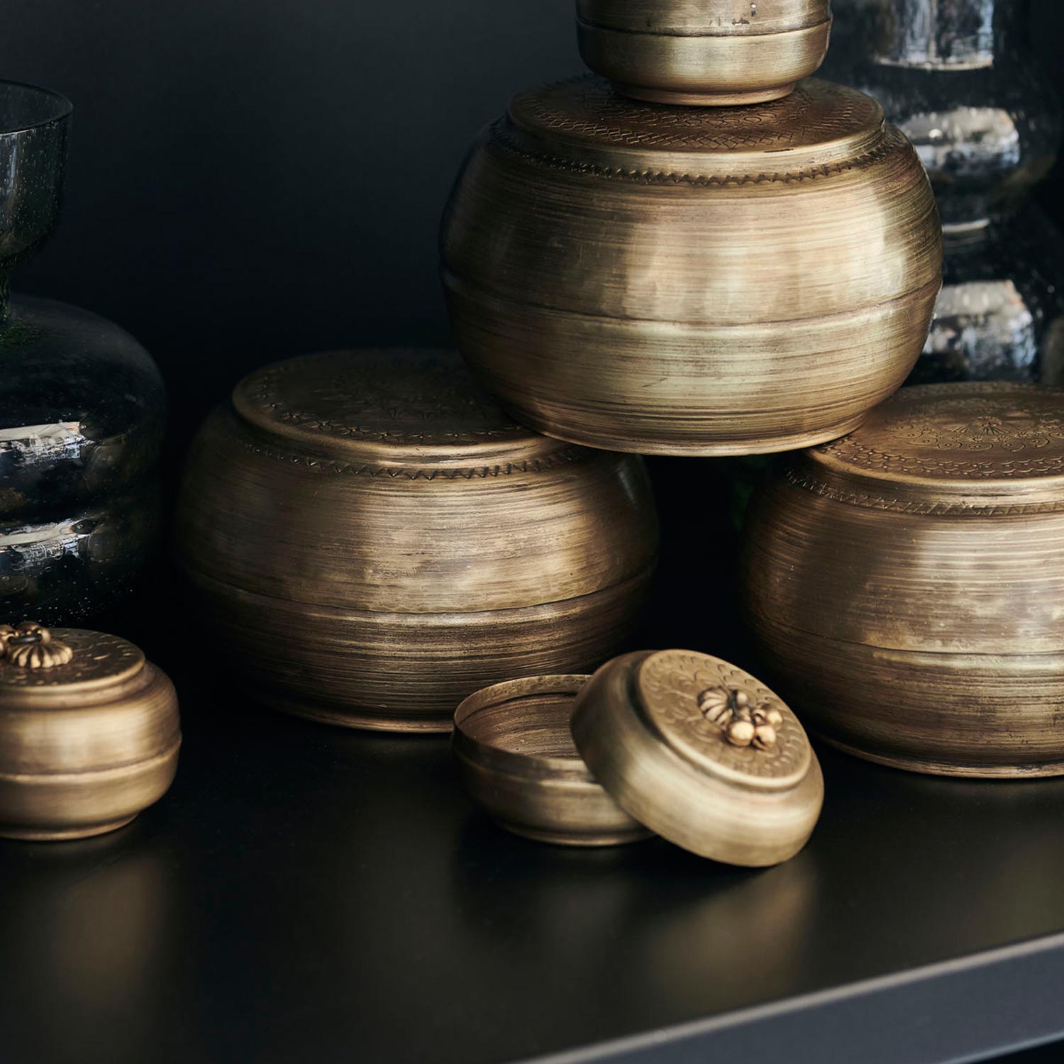 Runde-Schmuckdose-aus-Messing3