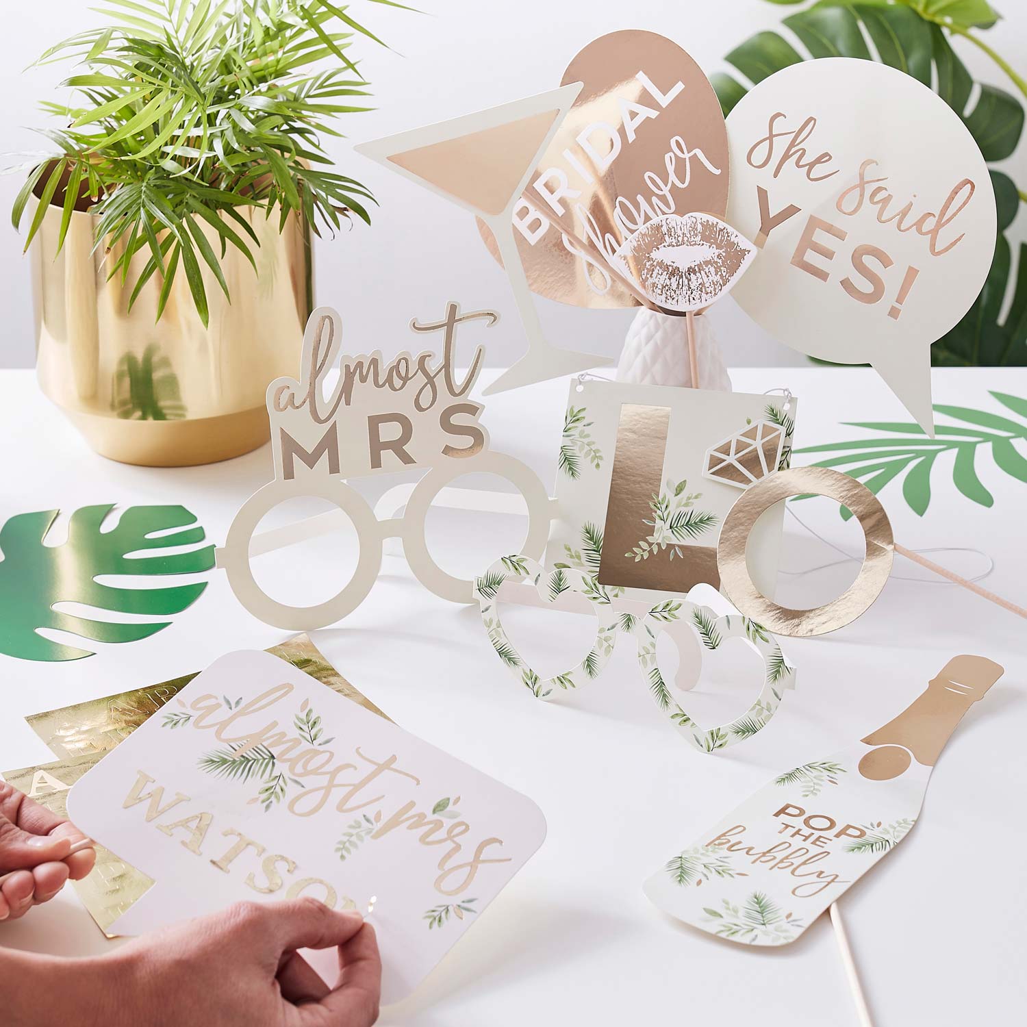 BS-429_1 Ginger Ray - Photobooth Props Botanical Hen