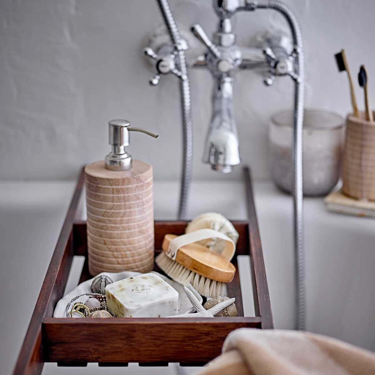 Seifenspender_Set_3 Badezimmer Set aus Seifenspender und Zahnputzbecher - an der Badewanne