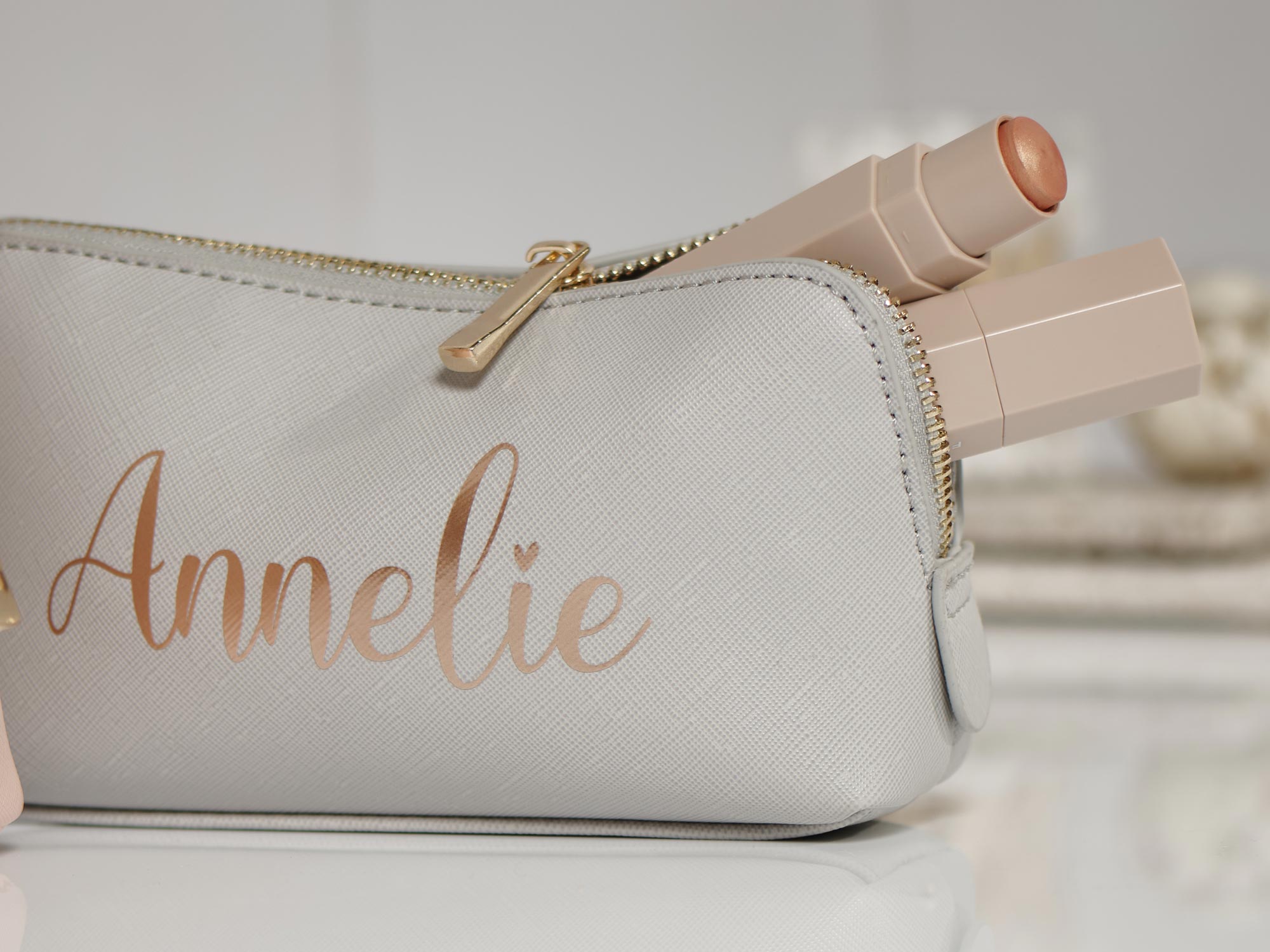 Kosmetiktasche-mit-Namen-personalisiert_3 Kulturtasche mit Wunschnamen - kleine Tasche